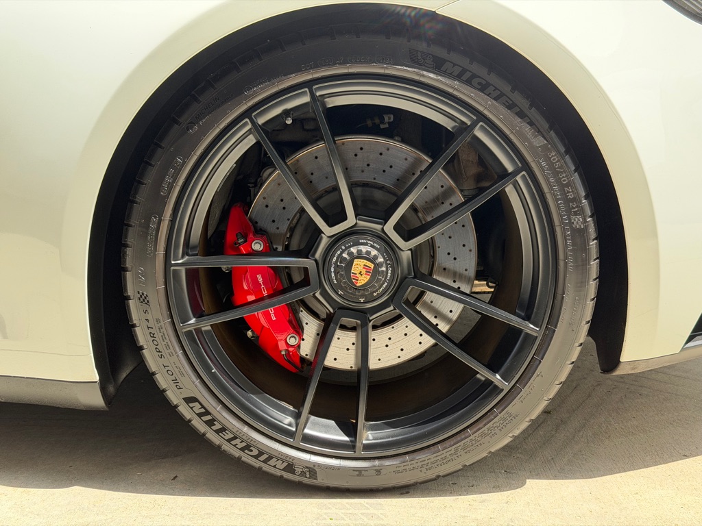 Photo 19 of this PORSCHE 911 4 GTS