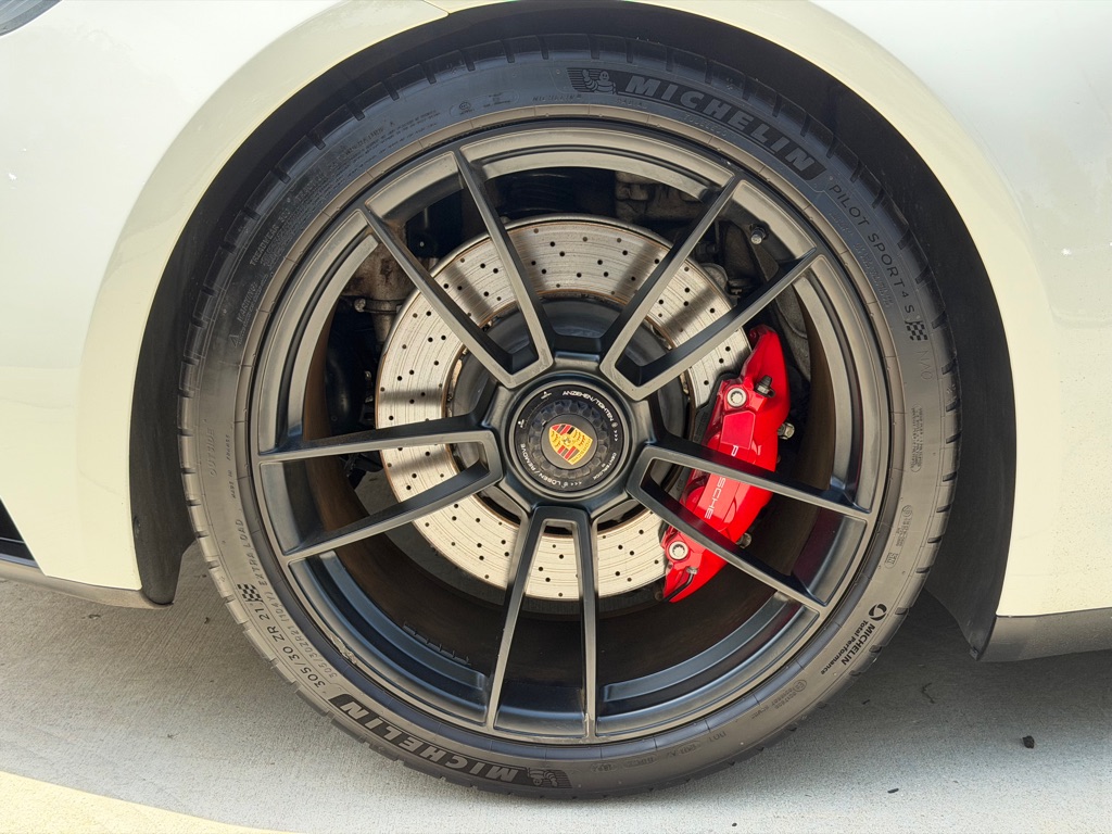 Photo 20 of this PORSCHE 911 4 GTS