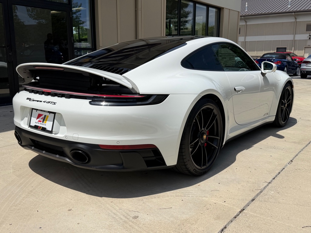 Photo 9 of this PORSCHE 911 4 GTS