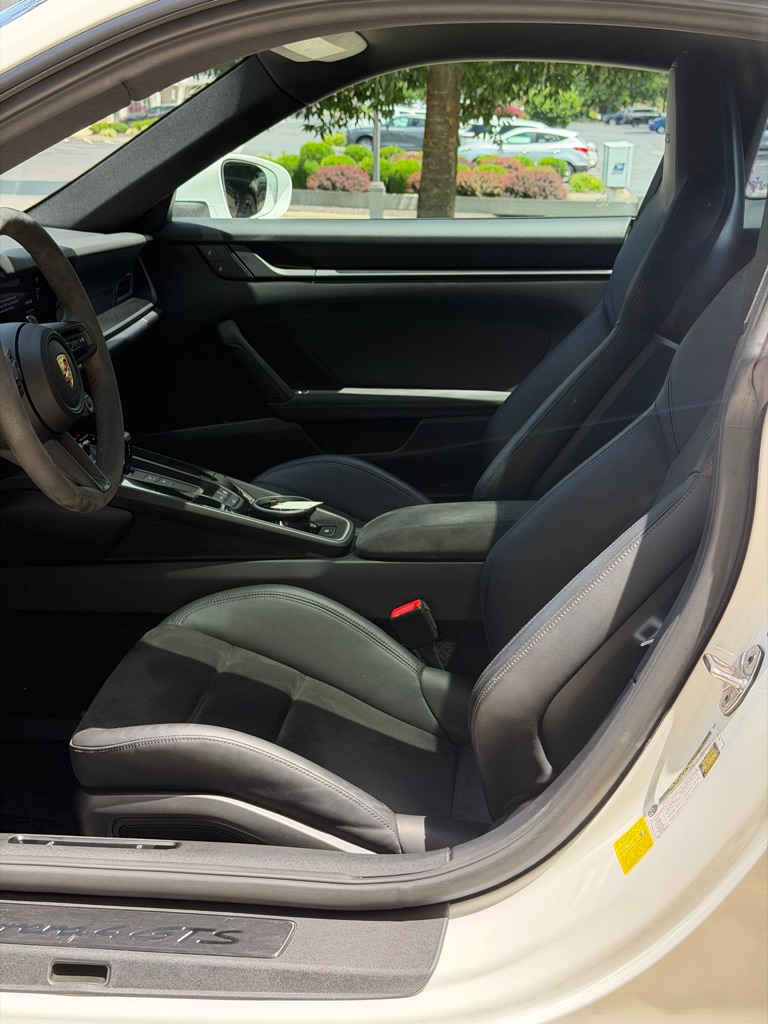 Photo 22 of this PORSCHE 911 4 GTS