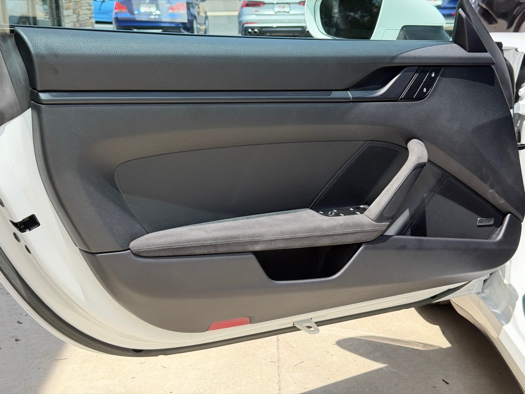 Photo 24 of this PORSCHE 911 4 GTS