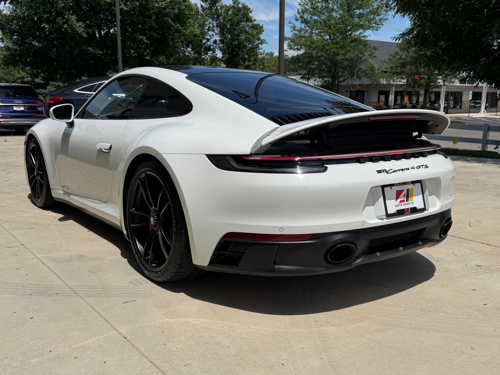 Photo 7 of this PORSCHE 911 4 GTS