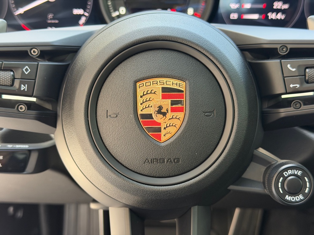 Photo 36 of this PORSCHE 911 4 GTS