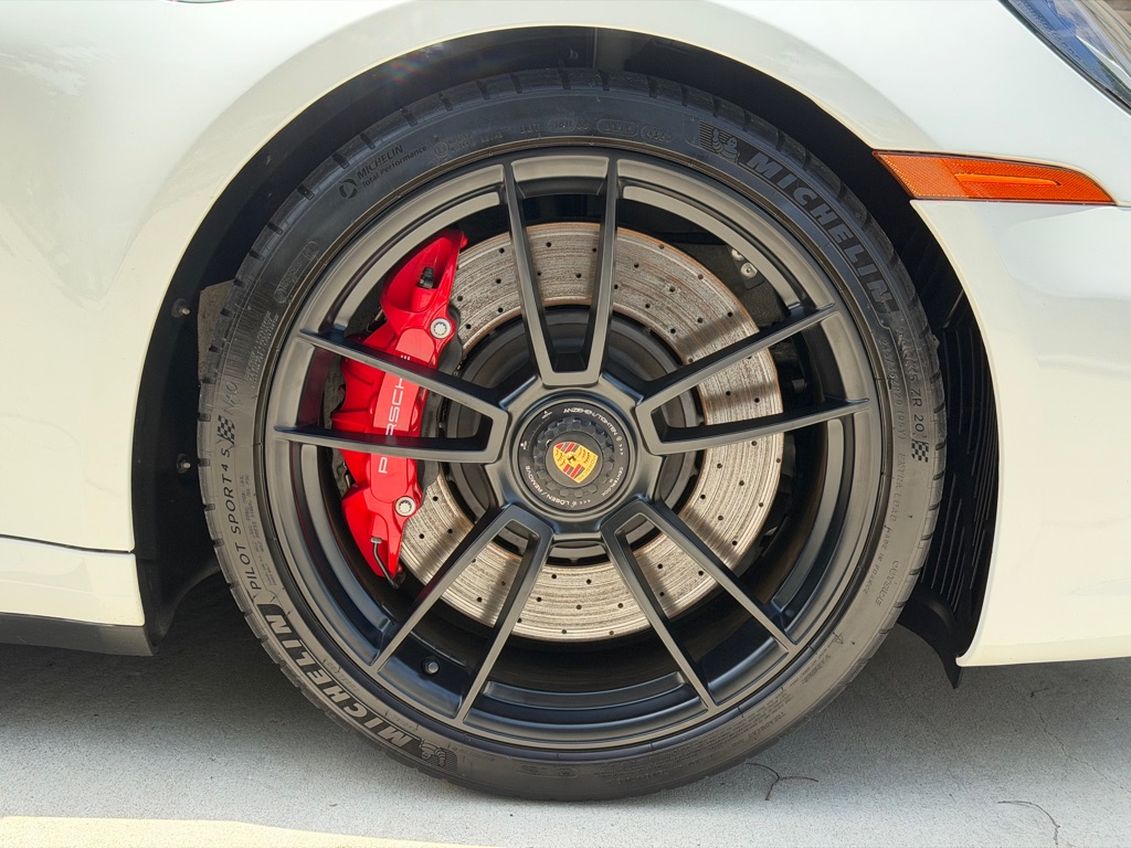 Photo 21 of this PORSCHE 911 4 GTS
