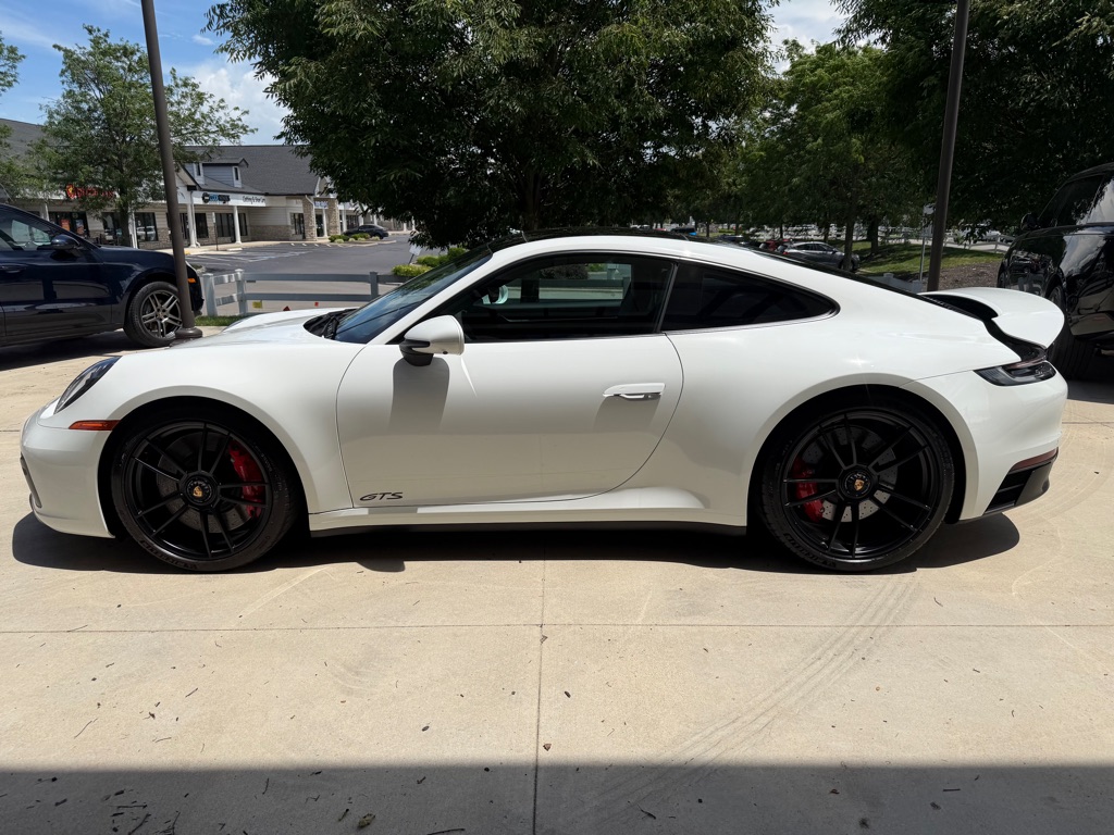 Photo 6 of this PORSCHE 911 4 GTS