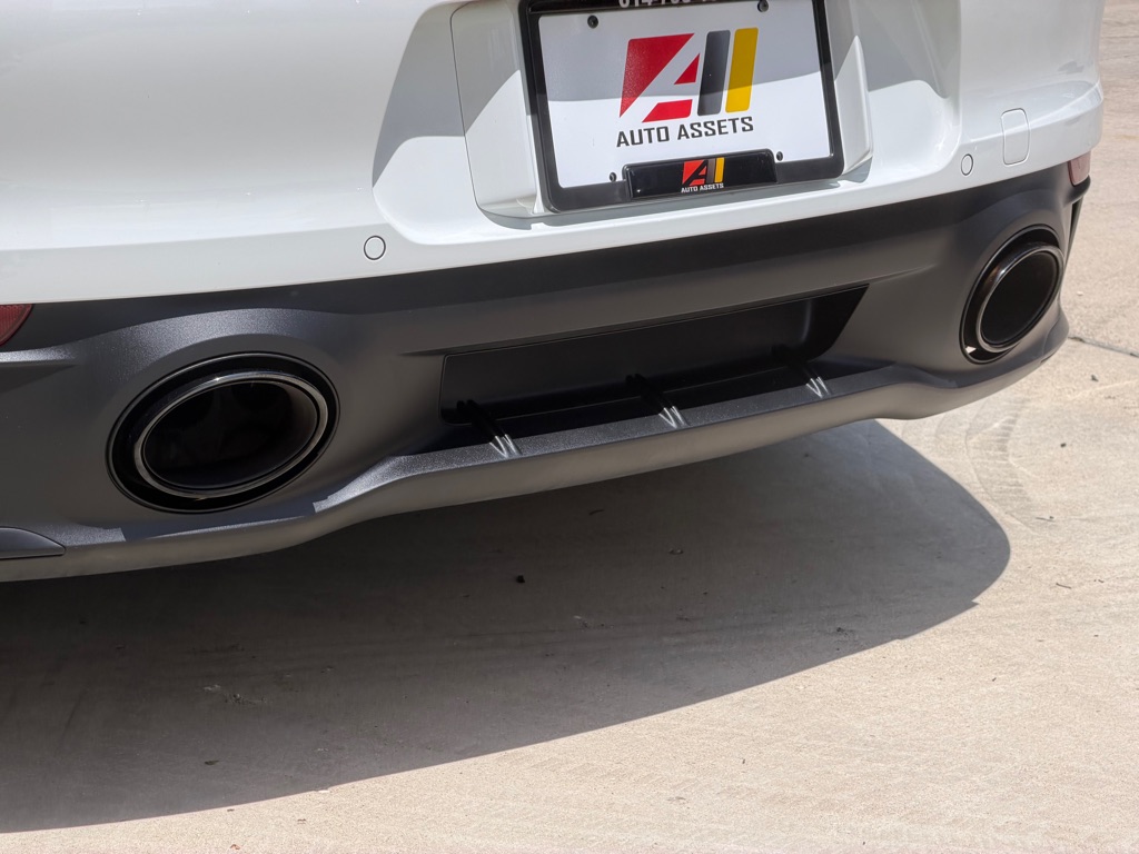 Photo 16 of this PORSCHE 911 4 GTS