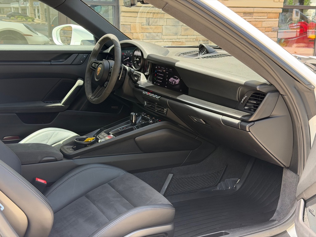 Photo 60 of this PORSCHE 911 4 GTS