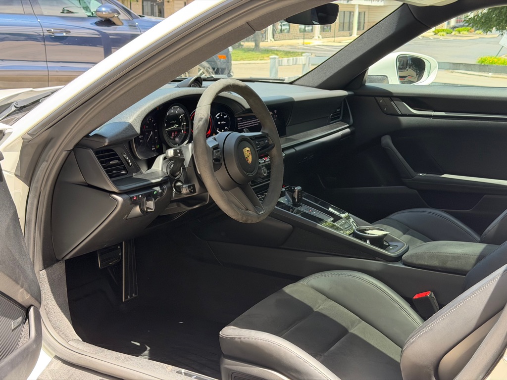 Photo 23 of this PORSCHE 911 4 GTS