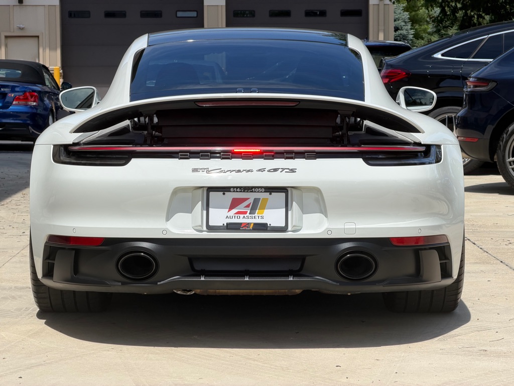 Photo 8 of this PORSCHE 911 4 GTS