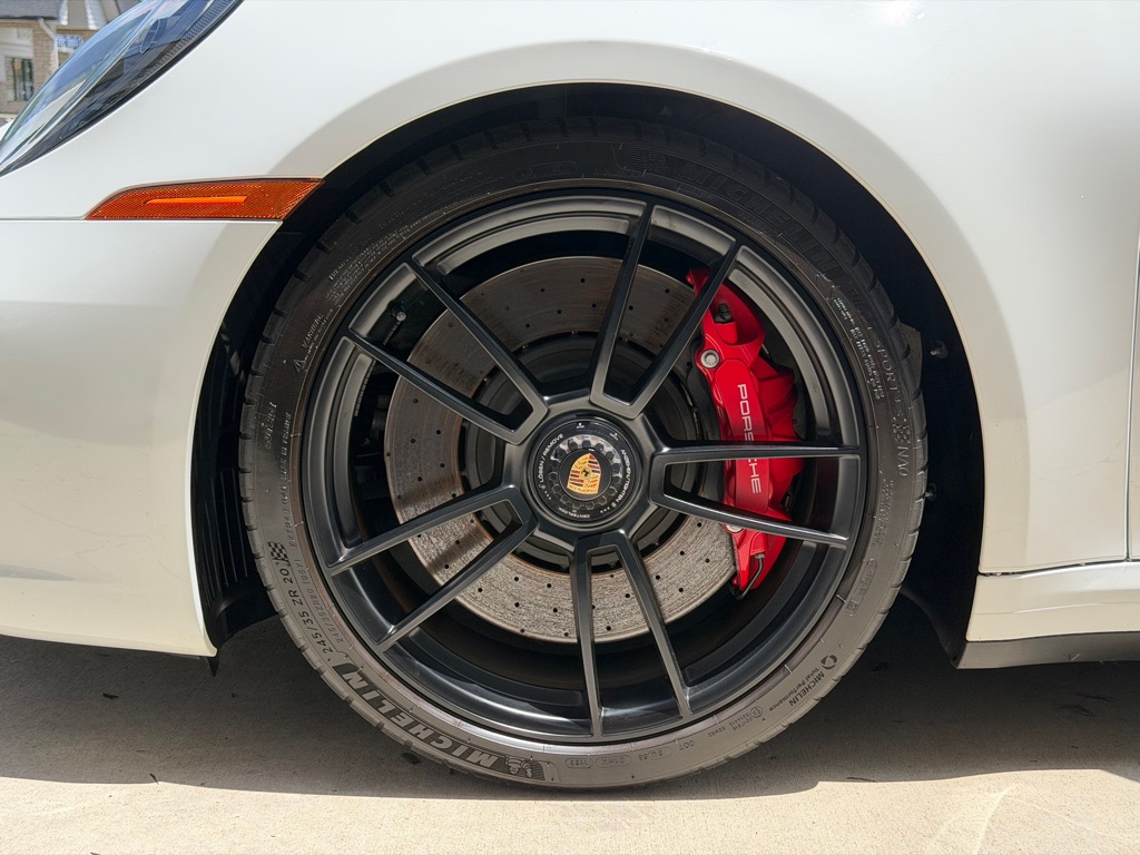 Photo 18 of this PORSCHE 911 4 GTS