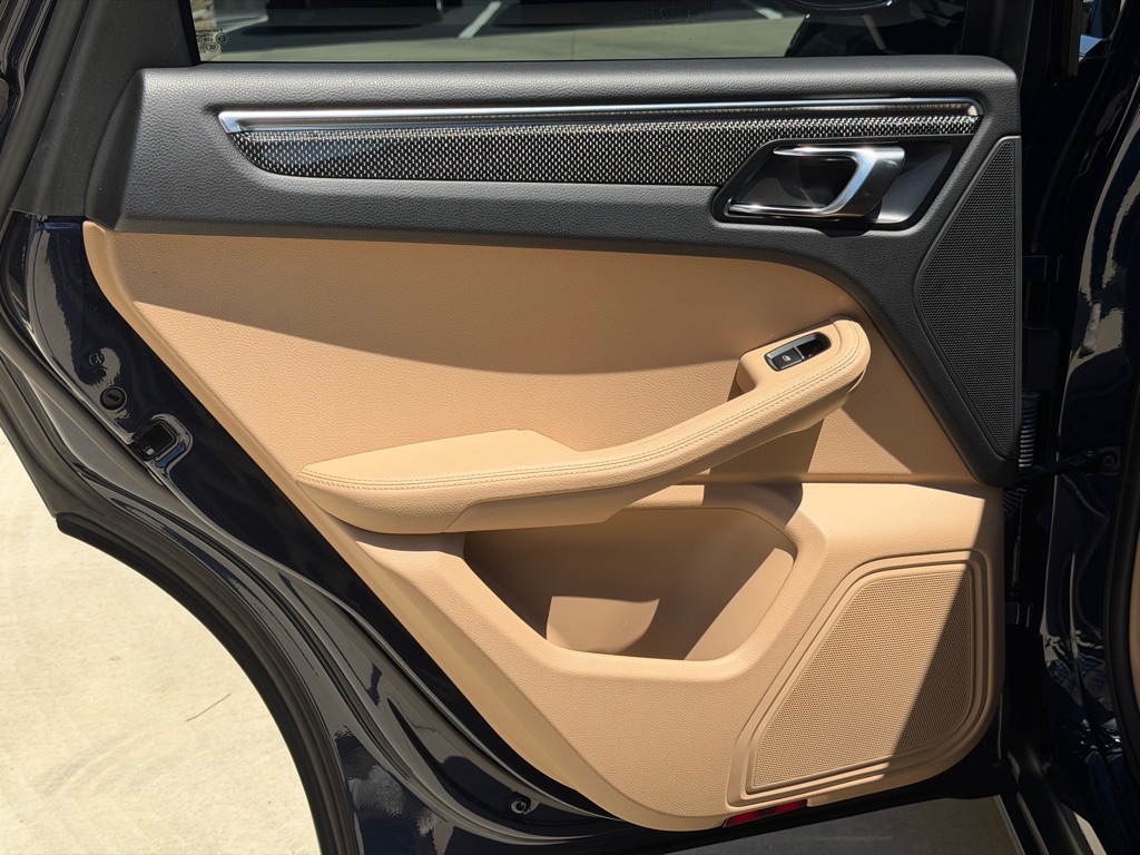 Photo 95 of this PORSCHE MACAN S