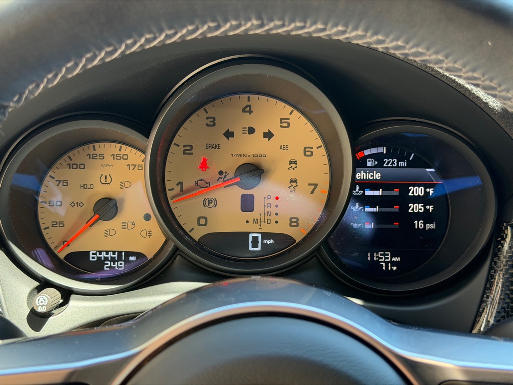 Photo 39 of this PORSCHE MACAN S