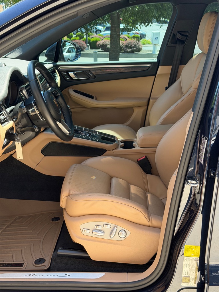 Photo 21 of this PORSCHE MACAN S