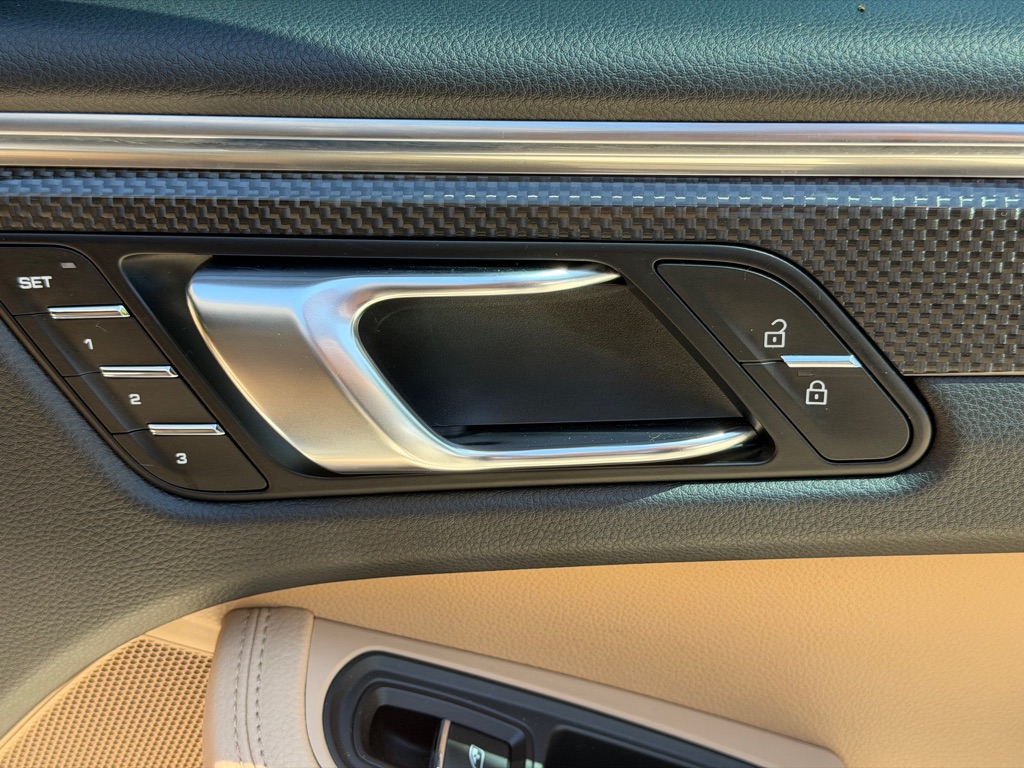 Photo 66 of this PORSCHE MACAN S