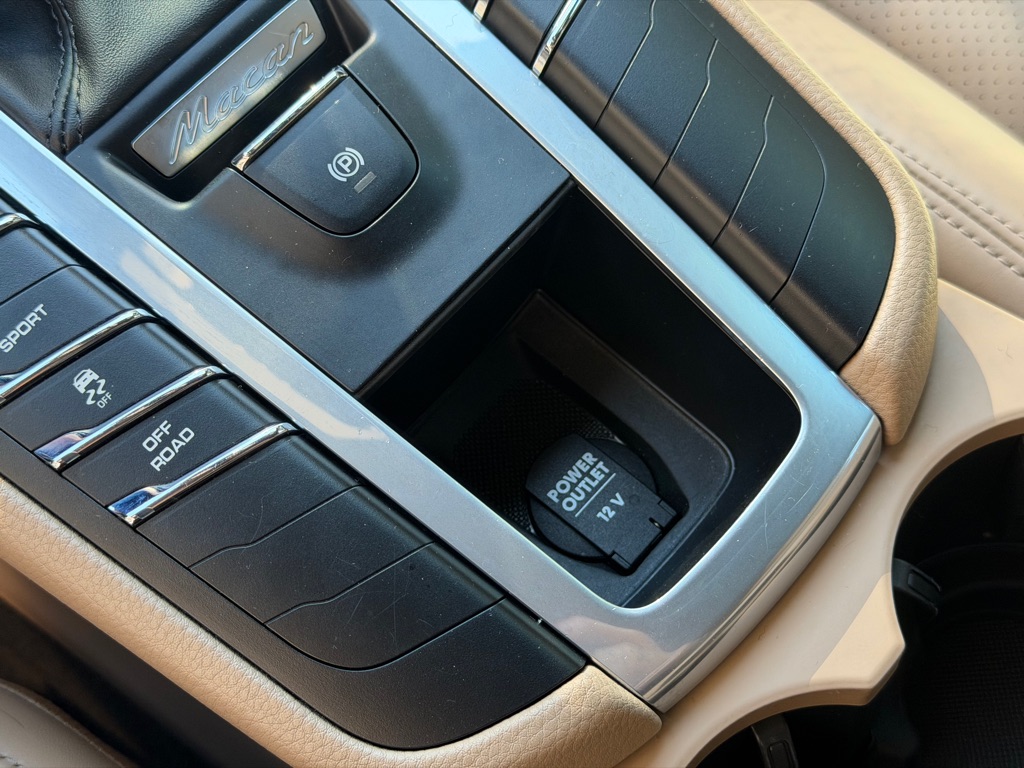 Photo 53 of this PORSCHE MACAN S