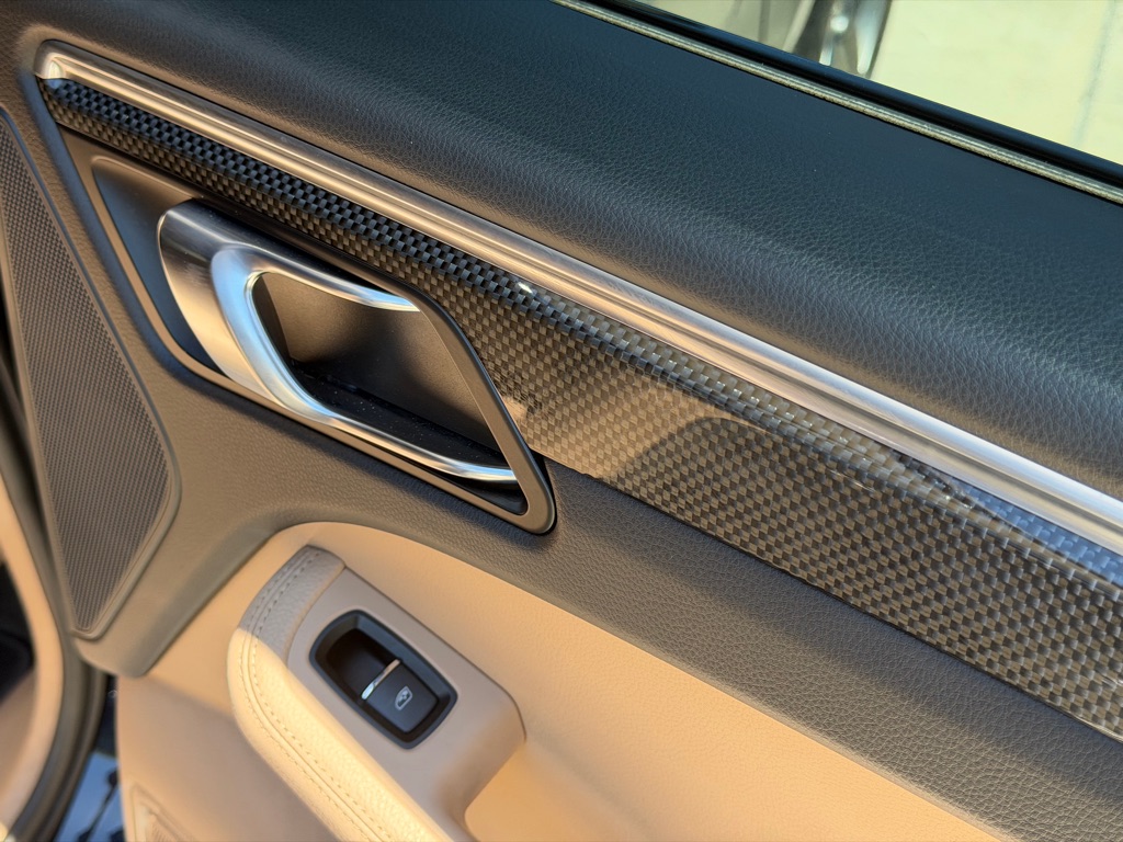 Photo 86 of this PORSCHE MACAN S