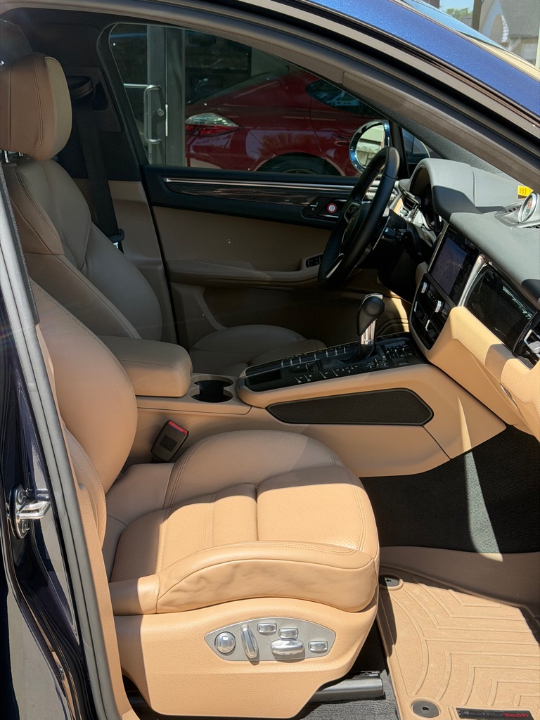 Photo 62 of this PORSCHE MACAN S