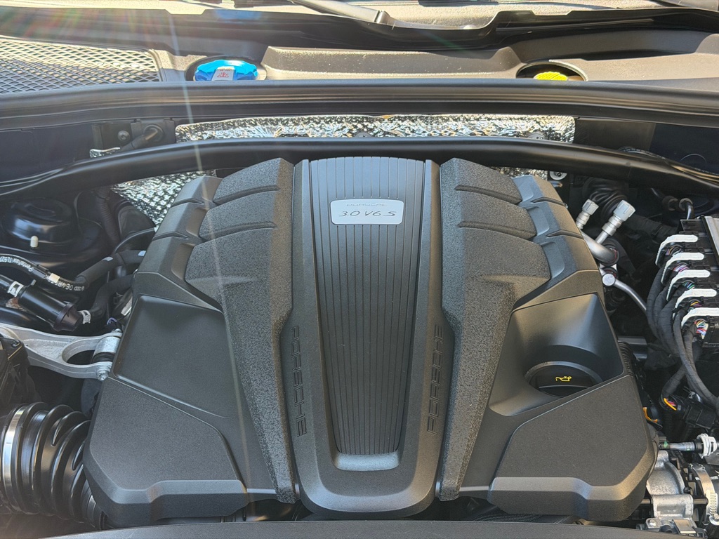 Photo 108 of this PORSCHE MACAN S