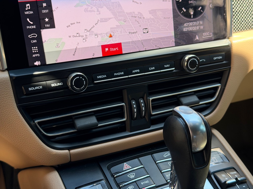 Photo 46 of this PORSCHE MACAN S