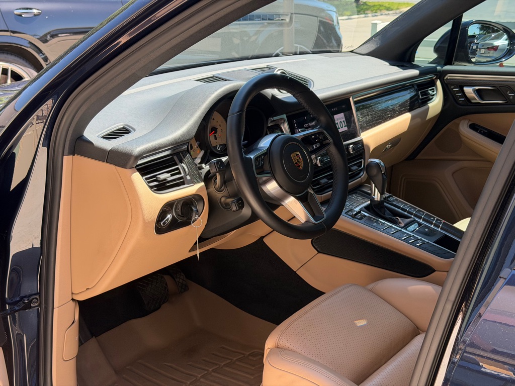 Photo 22 of this PORSCHE MACAN S