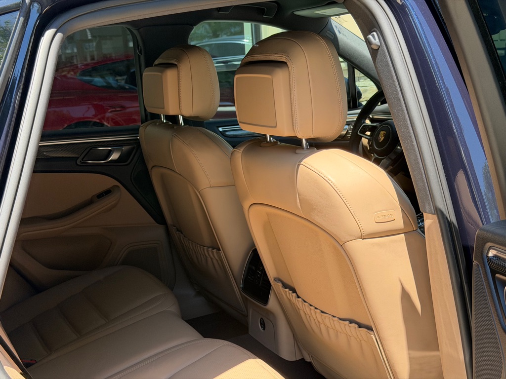 Photo 84 of this PORSCHE MACAN S