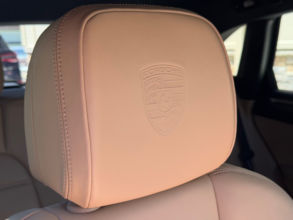 Photo 74 of this PORSCHE MACAN S