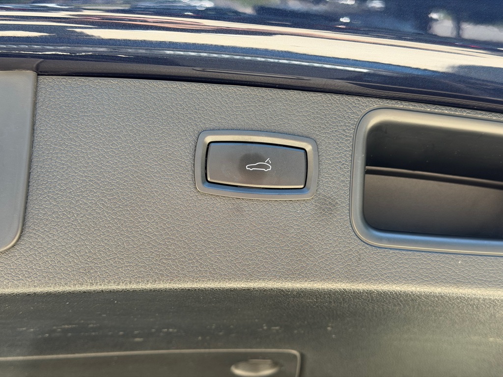 Photo 106 of this PORSCHE MACAN S