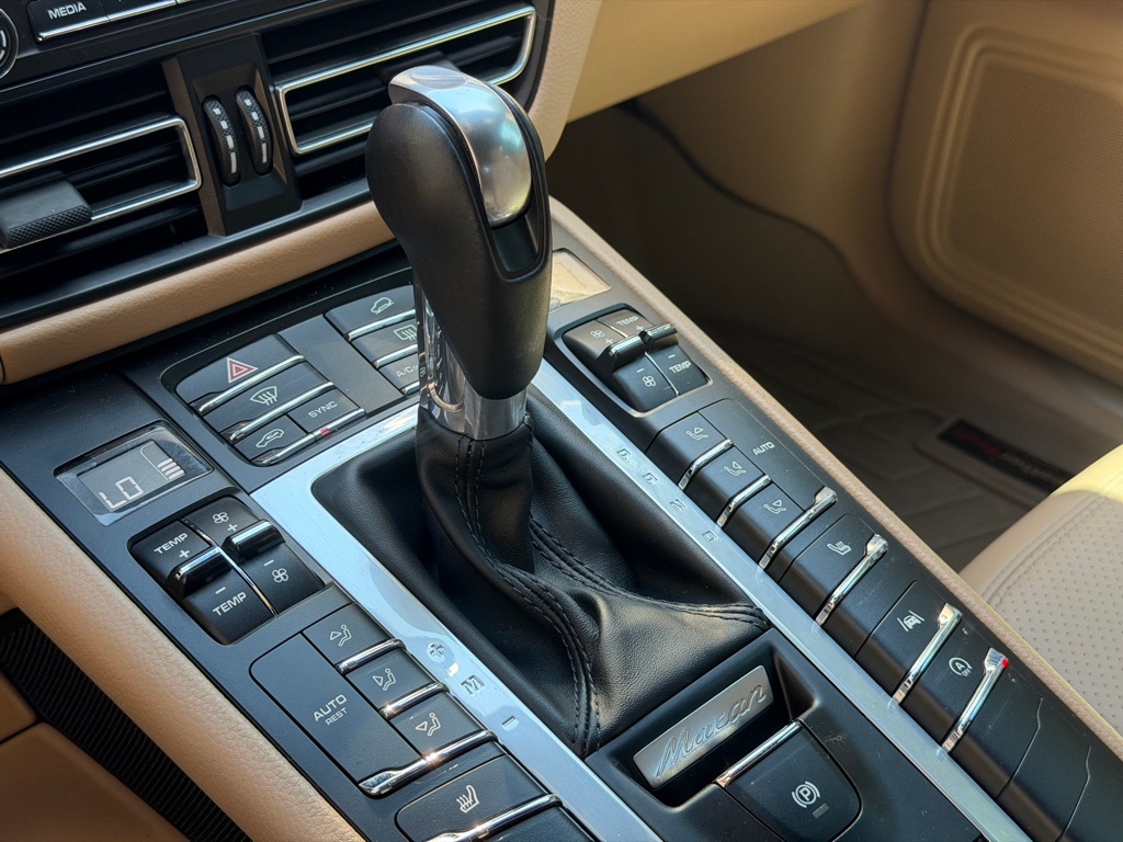 Photo 54 of this PORSCHE MACAN S