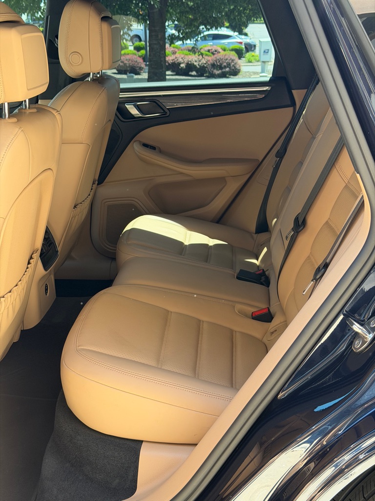 Photo 93 of this PORSCHE MACAN S