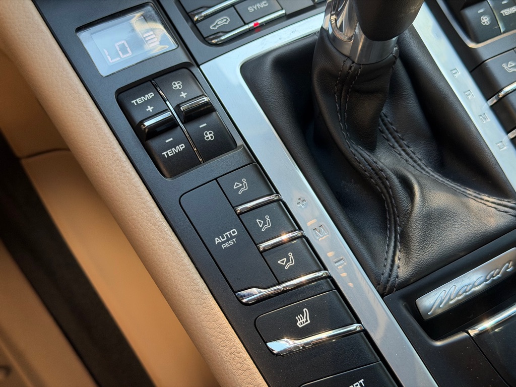 Photo 49 of this PORSCHE MACAN S