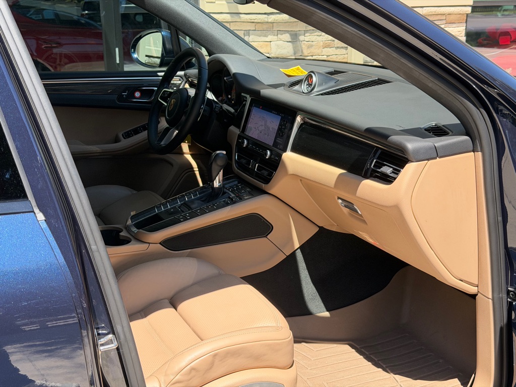 Photo 63 of this PORSCHE MACAN S