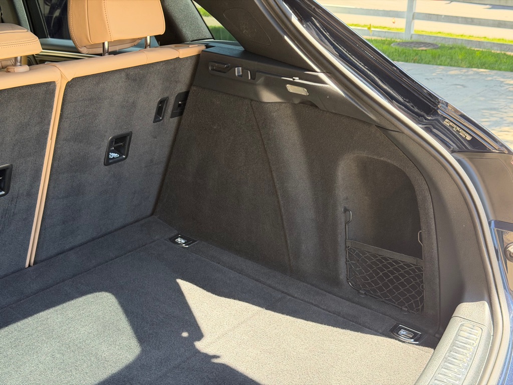 Photo 105 of this PORSCHE MACAN S