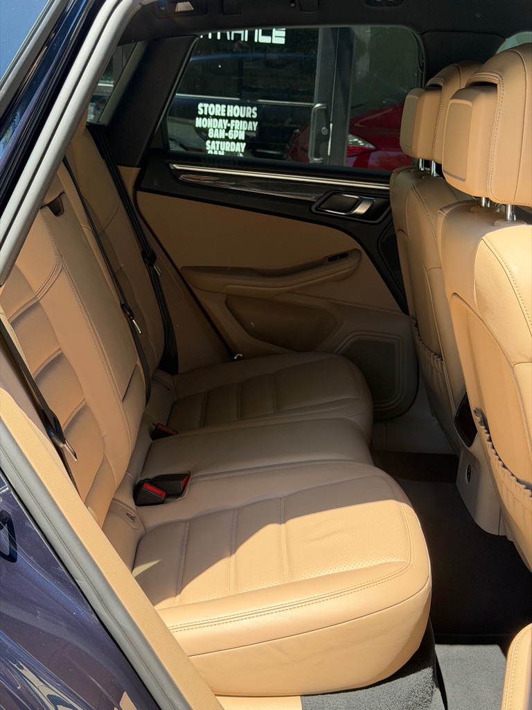 Photo 83 of this PORSCHE MACAN S