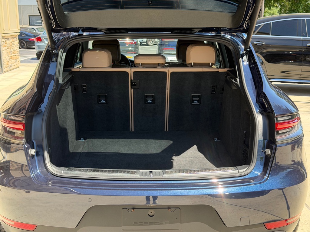Photo 103 of this PORSCHE MACAN S