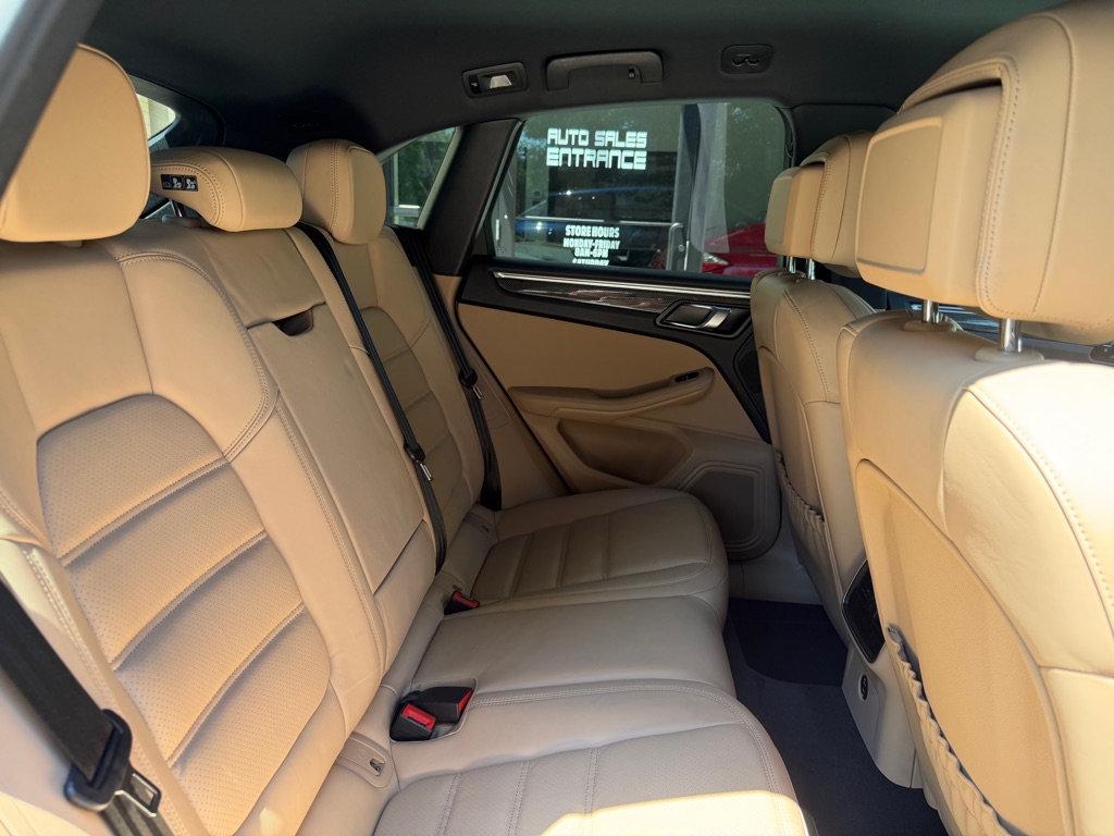 Photo 92 of this PORSCHE MACAN S