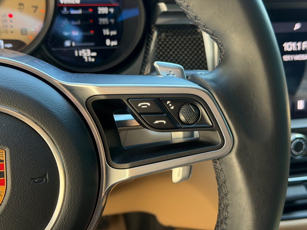 Photo 38 of this PORSCHE MACAN S