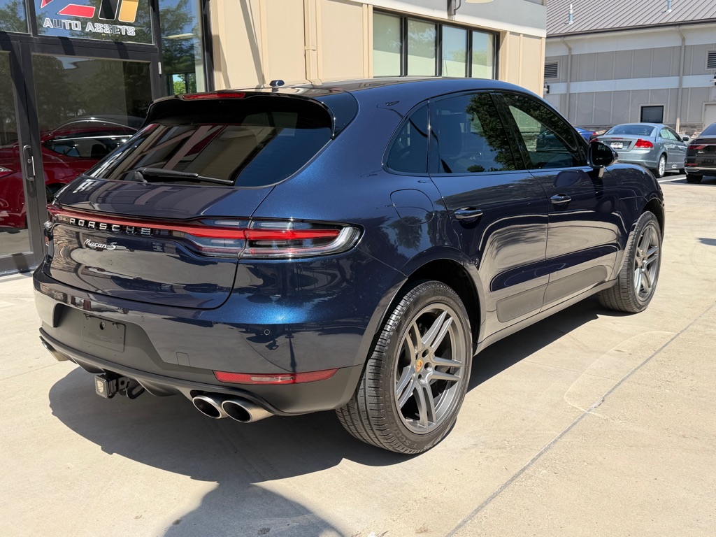 Photo 9 of this PORSCHE MACAN S