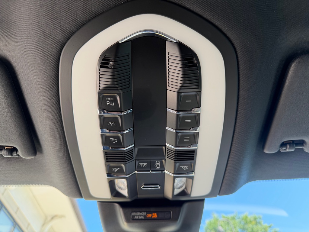 Photo 59 of this PORSCHE MACAN S