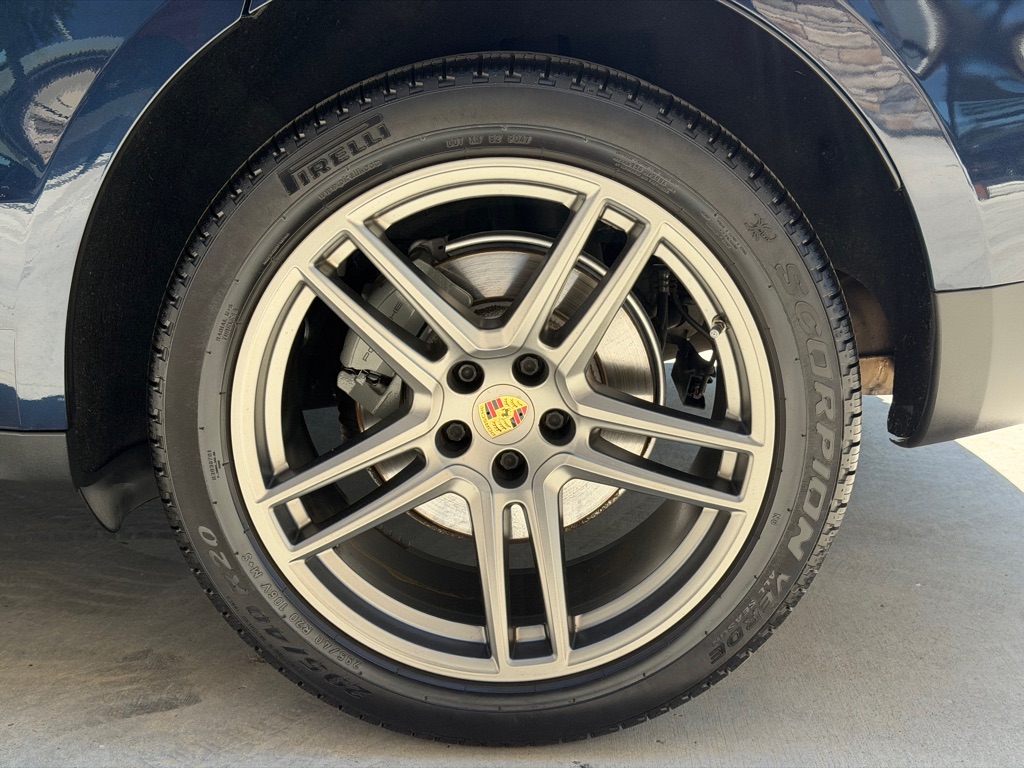 Photo 18 of this PORSCHE MACAN S