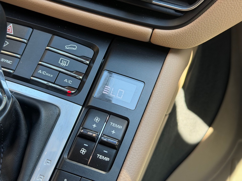 Photo 48 of this PORSCHE MACAN S