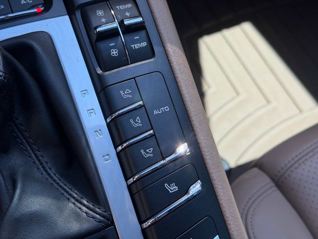 Photo 50 of this PORSCHE MACAN S