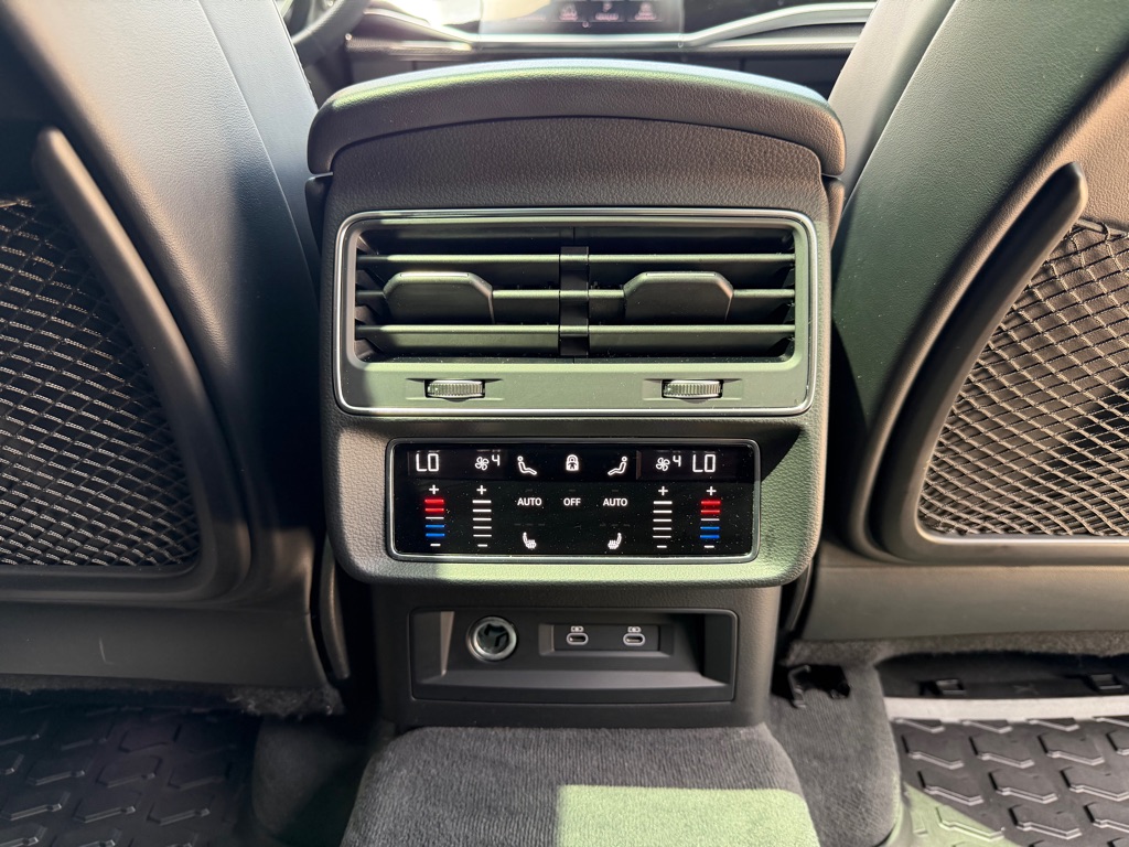 Photo 80 of this AUDI SQ8