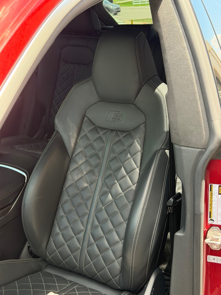 Photo 30 of this AUDI SQ8