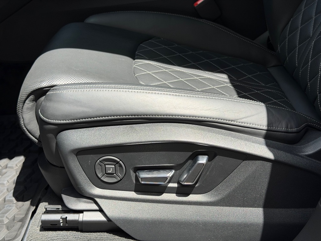 Photo 29 of this AUDI SQ8