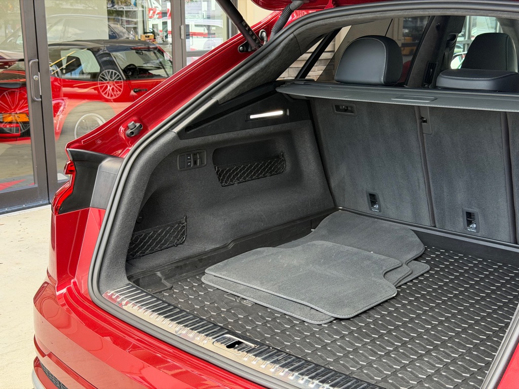 Photo 94 of this AUDI SQ8