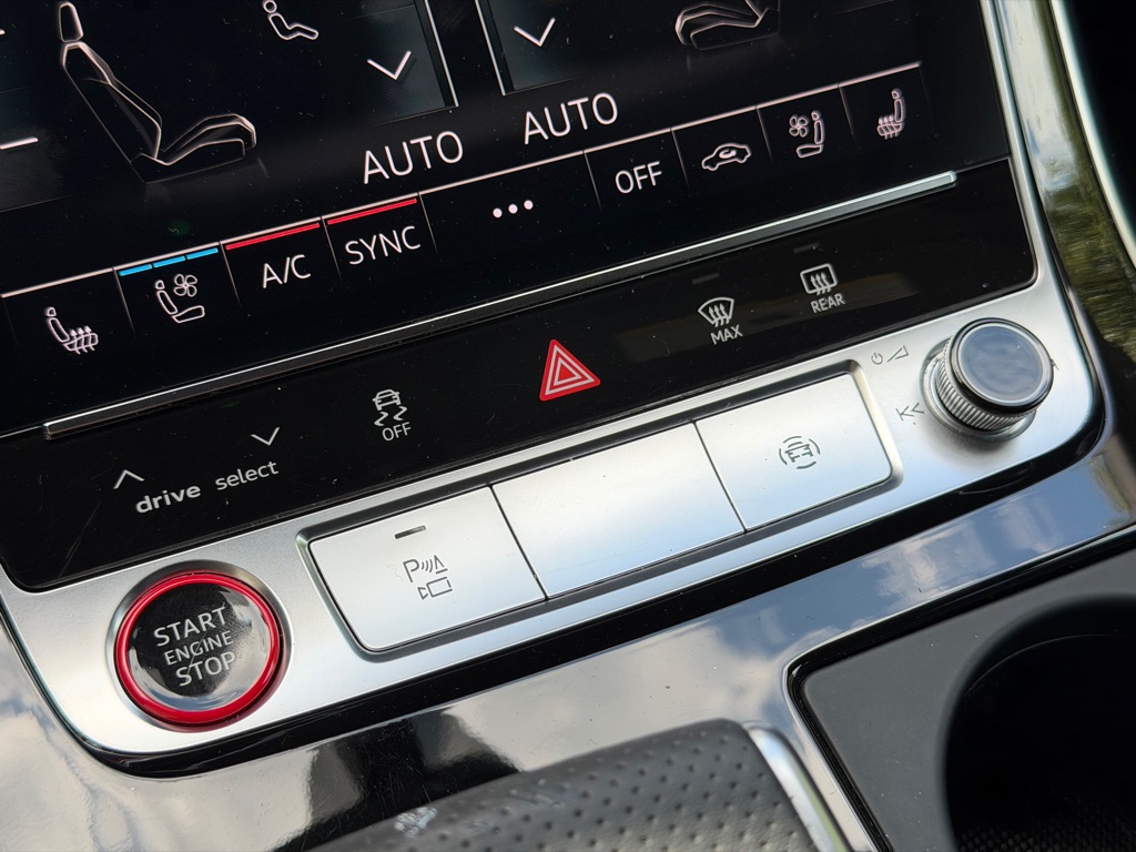 Photo 44 of this AUDI SQ8