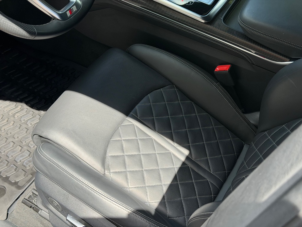 Photo 31 of this AUDI SQ8