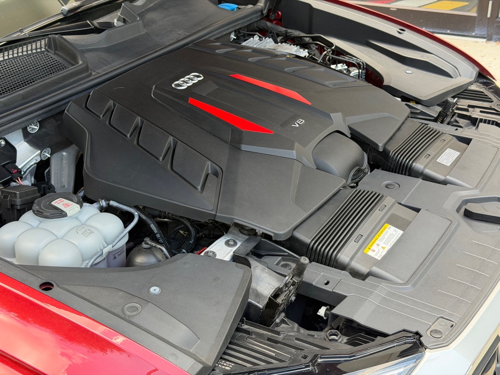Photo 101 of this AUDI SQ8