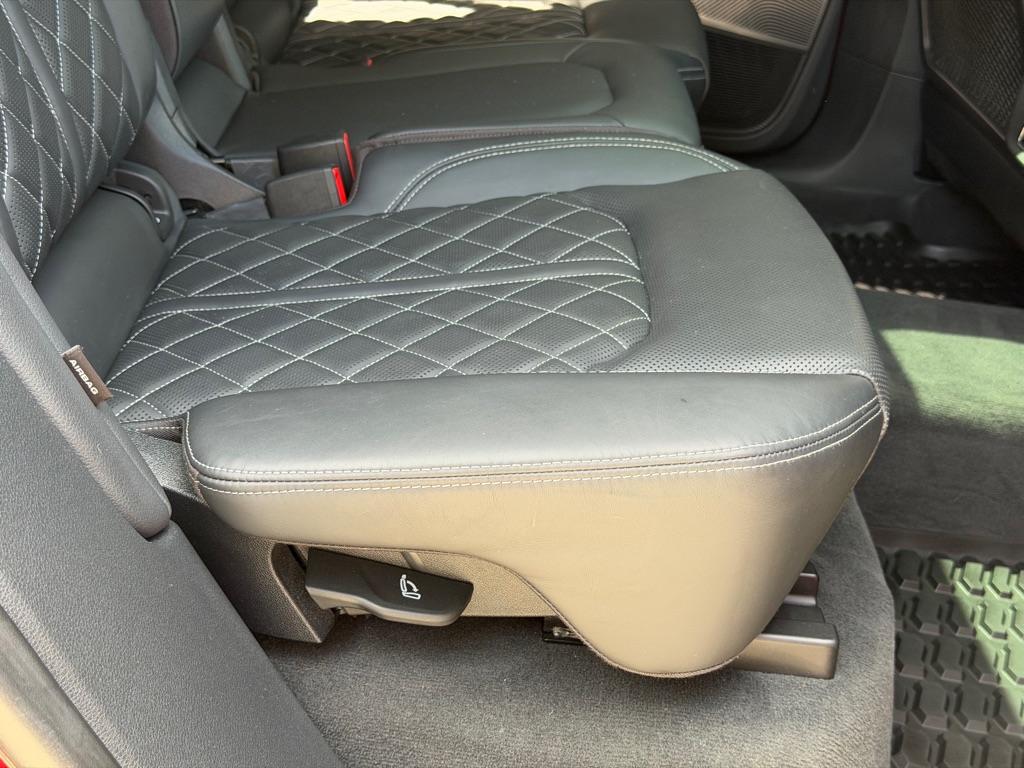 Photo 78 of this AUDI SQ8