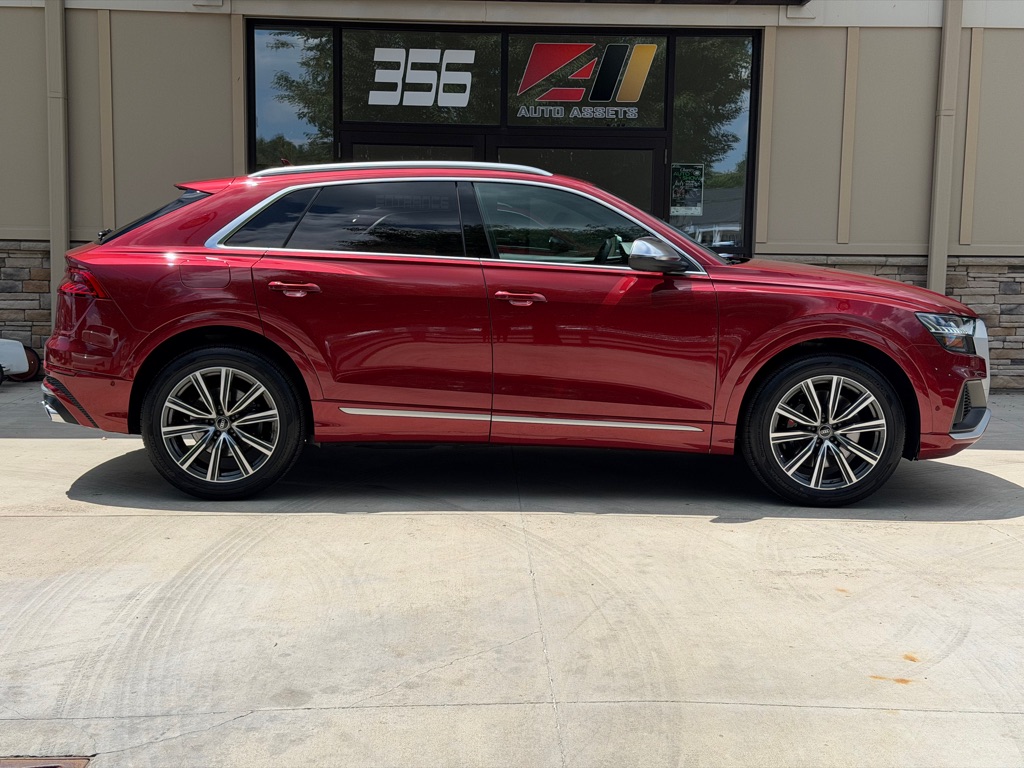 Photo 2 of this AUDI SQ8